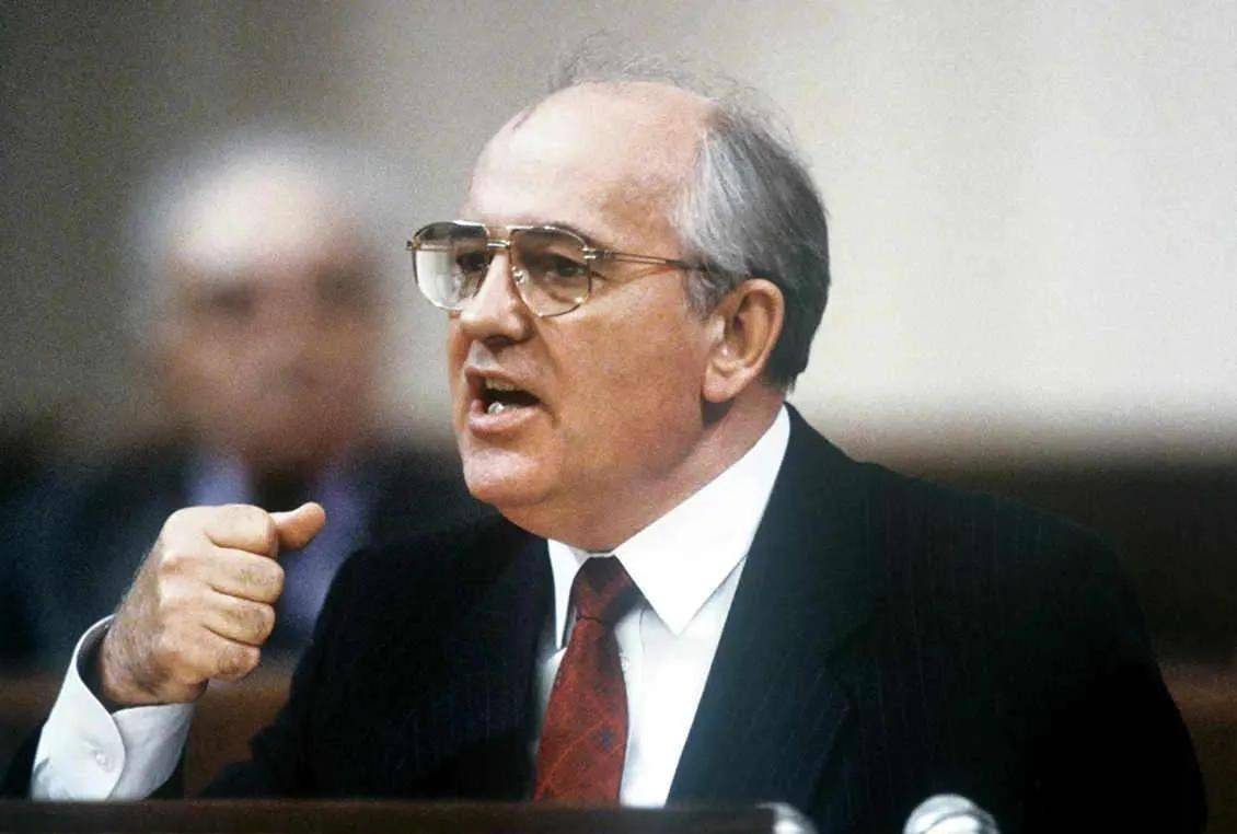 克拉夫丘克:轻信美国承诺,销毁全部核武器,晚年悔不当初