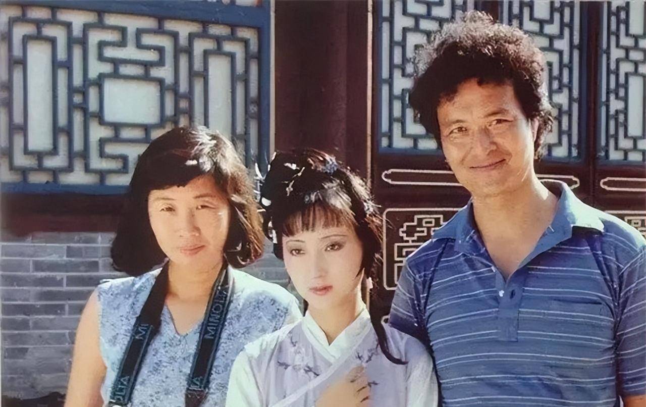 07年"林妹妹"陈晓旭葬礼:死前对父亲说了五个字,邓婕悲伤欲绝