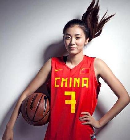 世界篮坛五大女神球员,中国一人上榜,美国女神独爱杜兰特