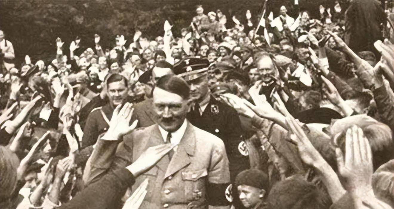 希特勒落榜美术生图片