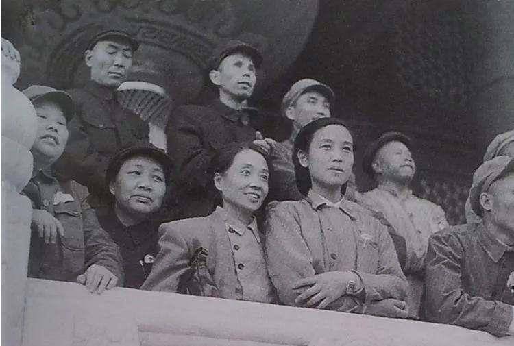 饶漱石女儿:在巴黎出生,为免受牵连改随母姓,后悔曾伤害过父亲