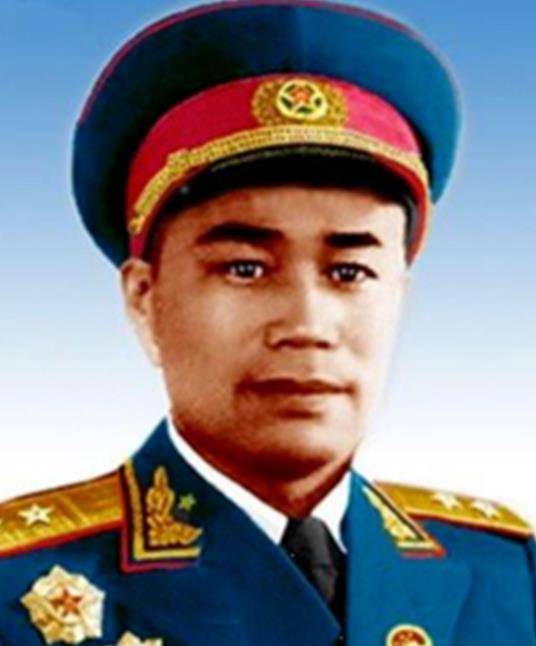 他是李云龙的原型,临终前一直说胡话,儿子不得已撒个谎才安心