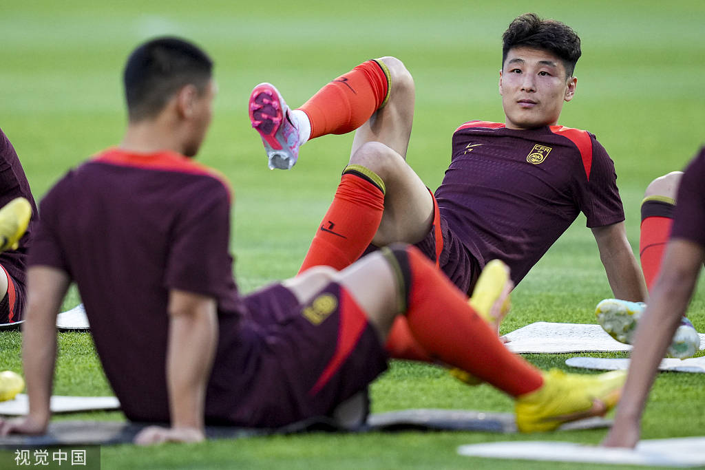 主帅扬科维奇强调团队协作与防守反击战术