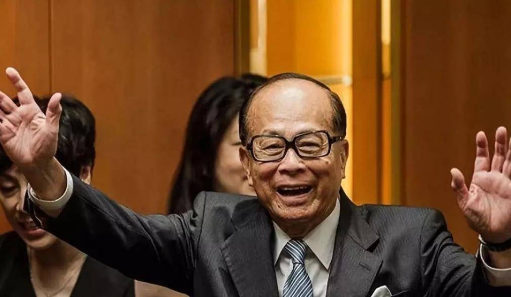 李嘉诚最"不该"做的3件事,对不起国家和国人!