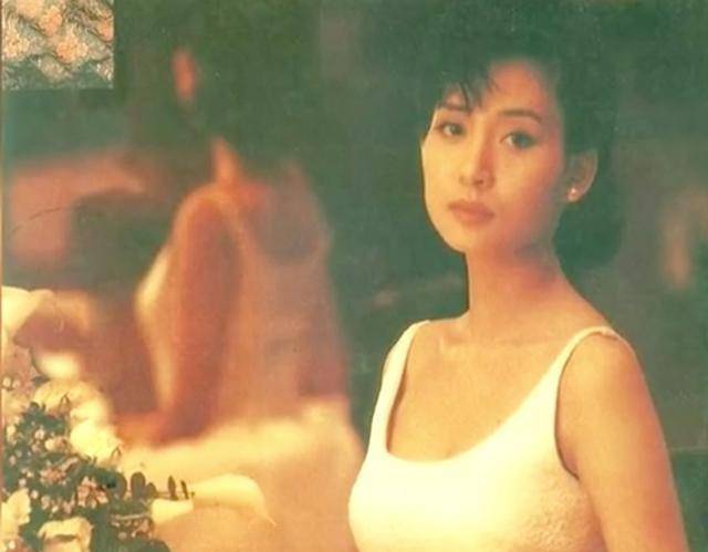 她港姐出身,被男友劈腿,拒做赌王的五姨太,如今身价超5亿_邝美云