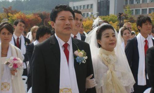 朴家三姐弟:朴槿惠不婚,妹妹嫁小14岁教授,弟弟娶小16岁律师