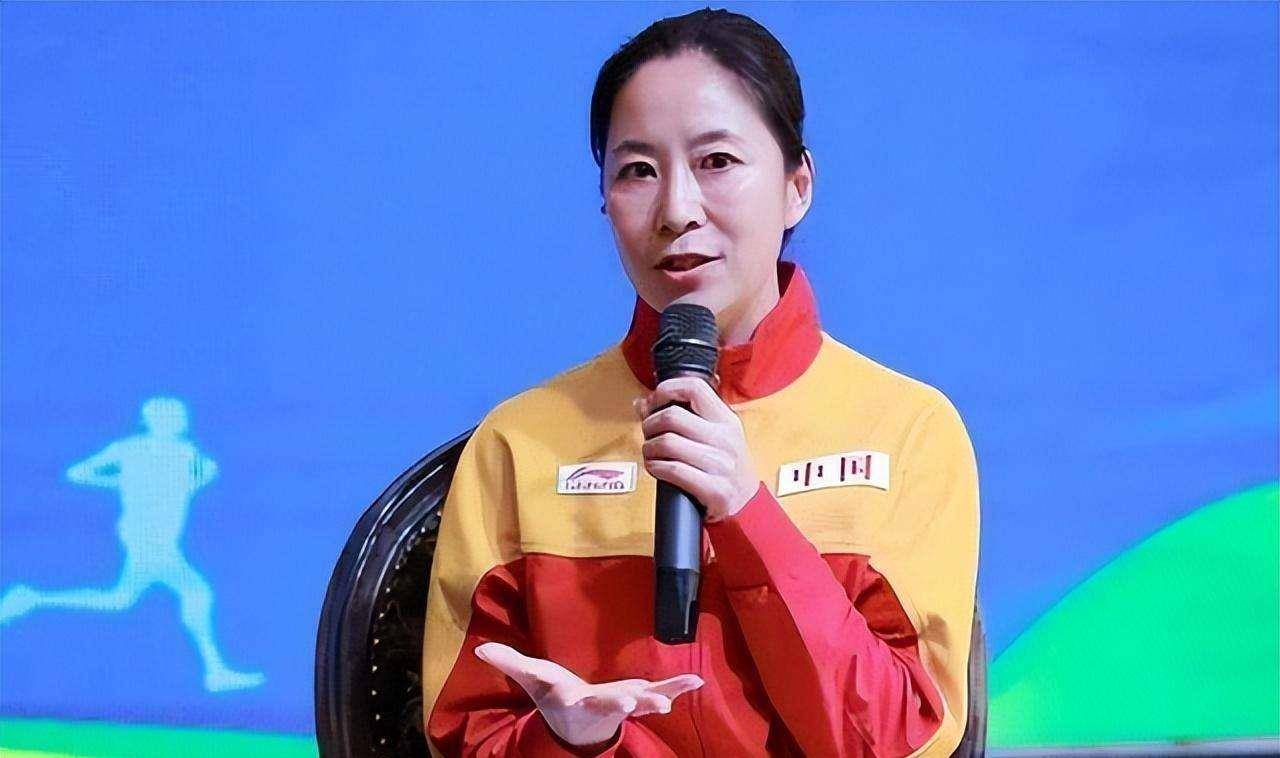 奥运冠军,摘金后教练消失,无国旗披身独自失落庆祝_王丽萍_训练_时候