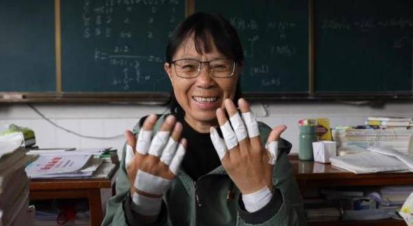 张桂梅控诉:我用命培养你成大学生,不是让你做全职太太_教育_工作