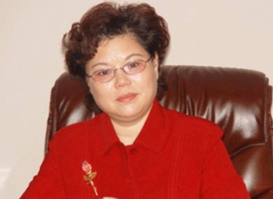 江西"酱鸭女王":41岁下岗,靠酱鸭起家,年赚2.75亿,凭啥?