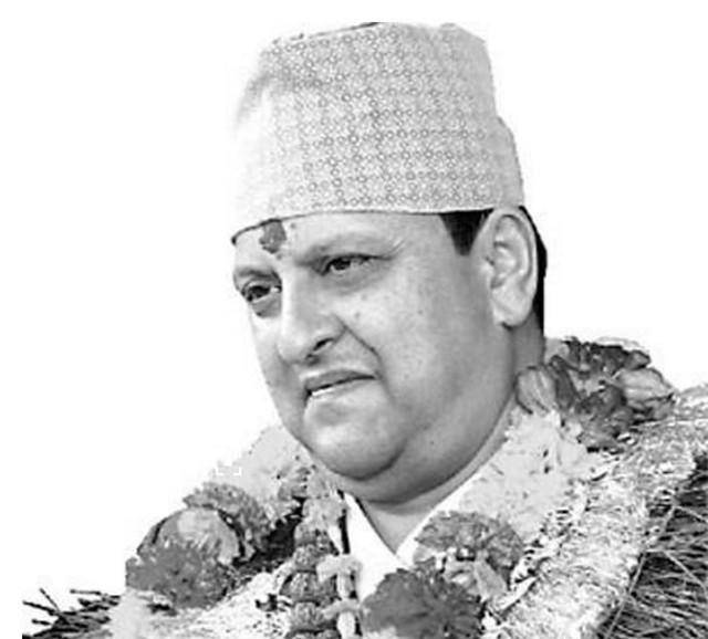 但好景不长,原本因年龄幼小无法参政的拉纳一天天长大了,他看不到巴哈