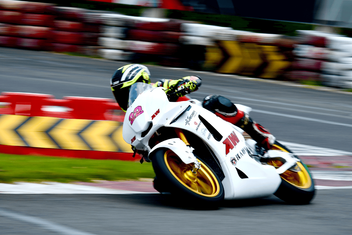 随着时间的推移,这款民族品牌的公路赛车,将会在国内外摩托车赛事中大