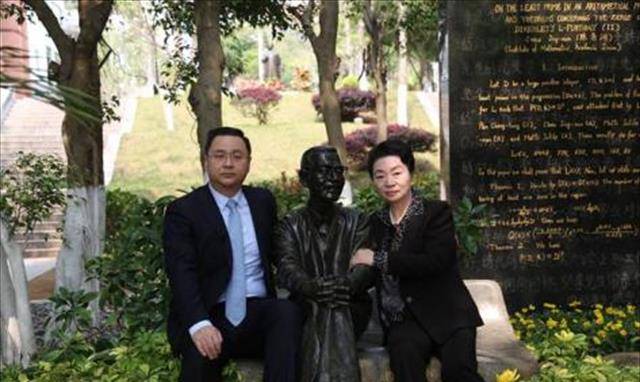陈景润之子陈由伟:高中学文,大学数学系归来:有脸给我爸扫墓了