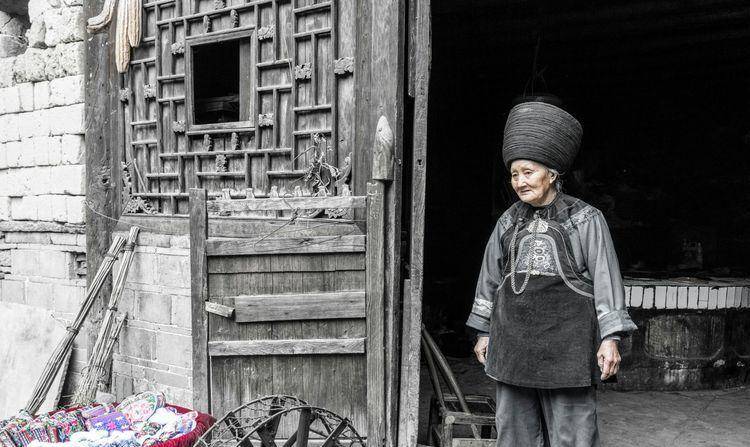 中国最后一位"压寨夫人":因为爱情嫁给土匪,容貌还原确实惊艳_张平