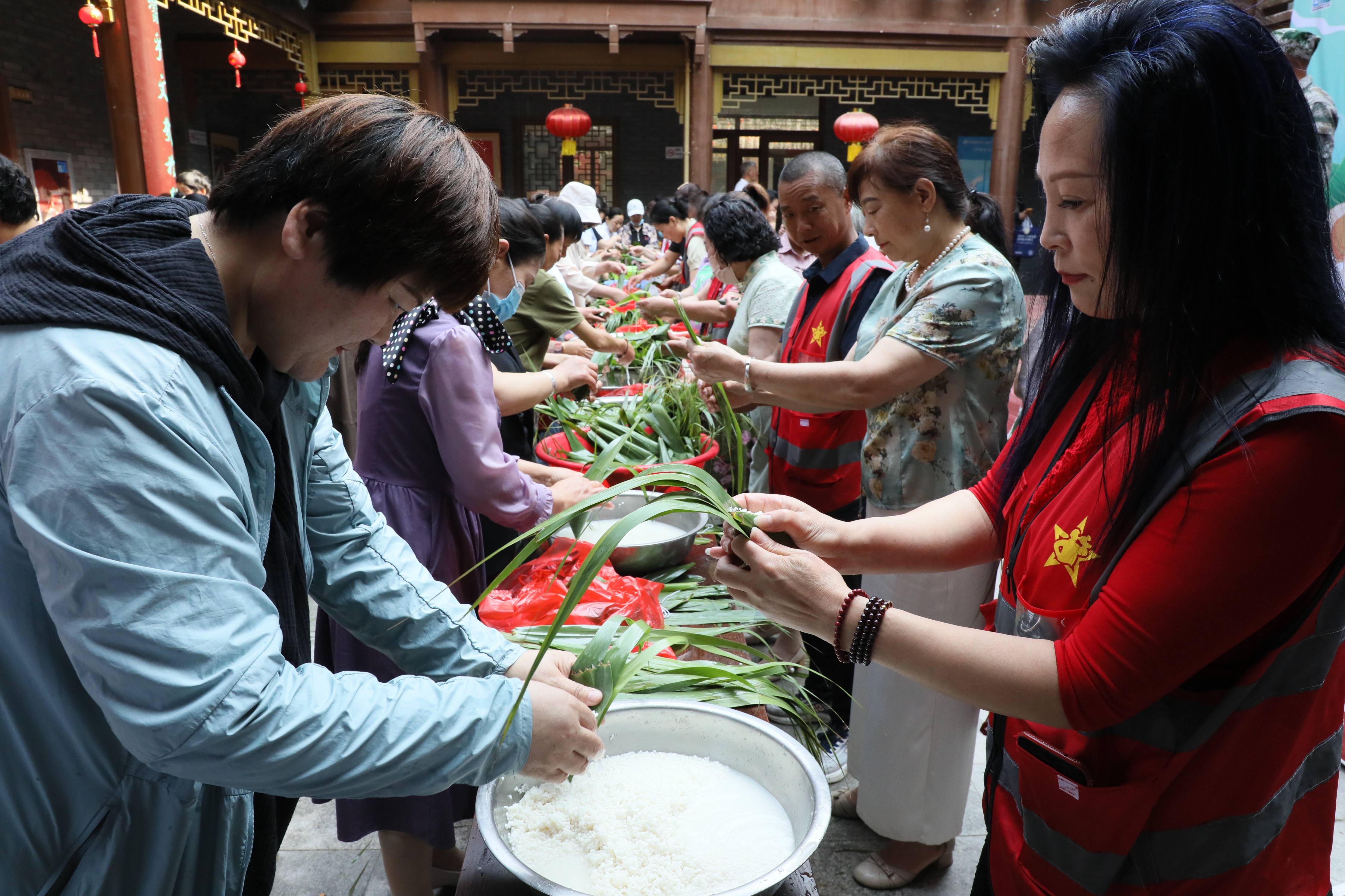 "香"满端午 "粽"享乐趣 江苏赣榆举办亲情共聚端午佳节拥军公益行活动