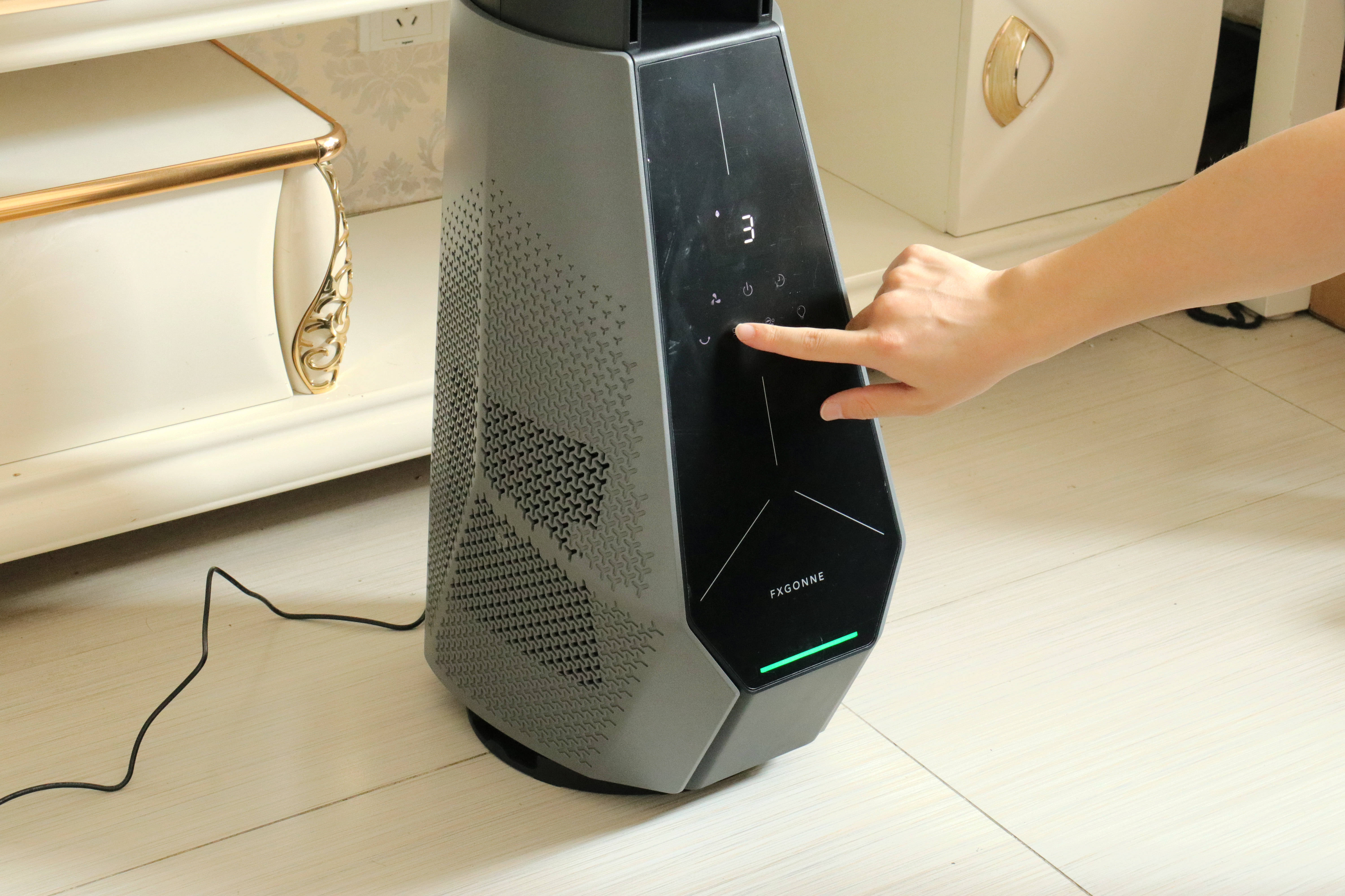 宫菱无叶风扇体验：自带医护级空气过滤净化，双倍凉爽超静音