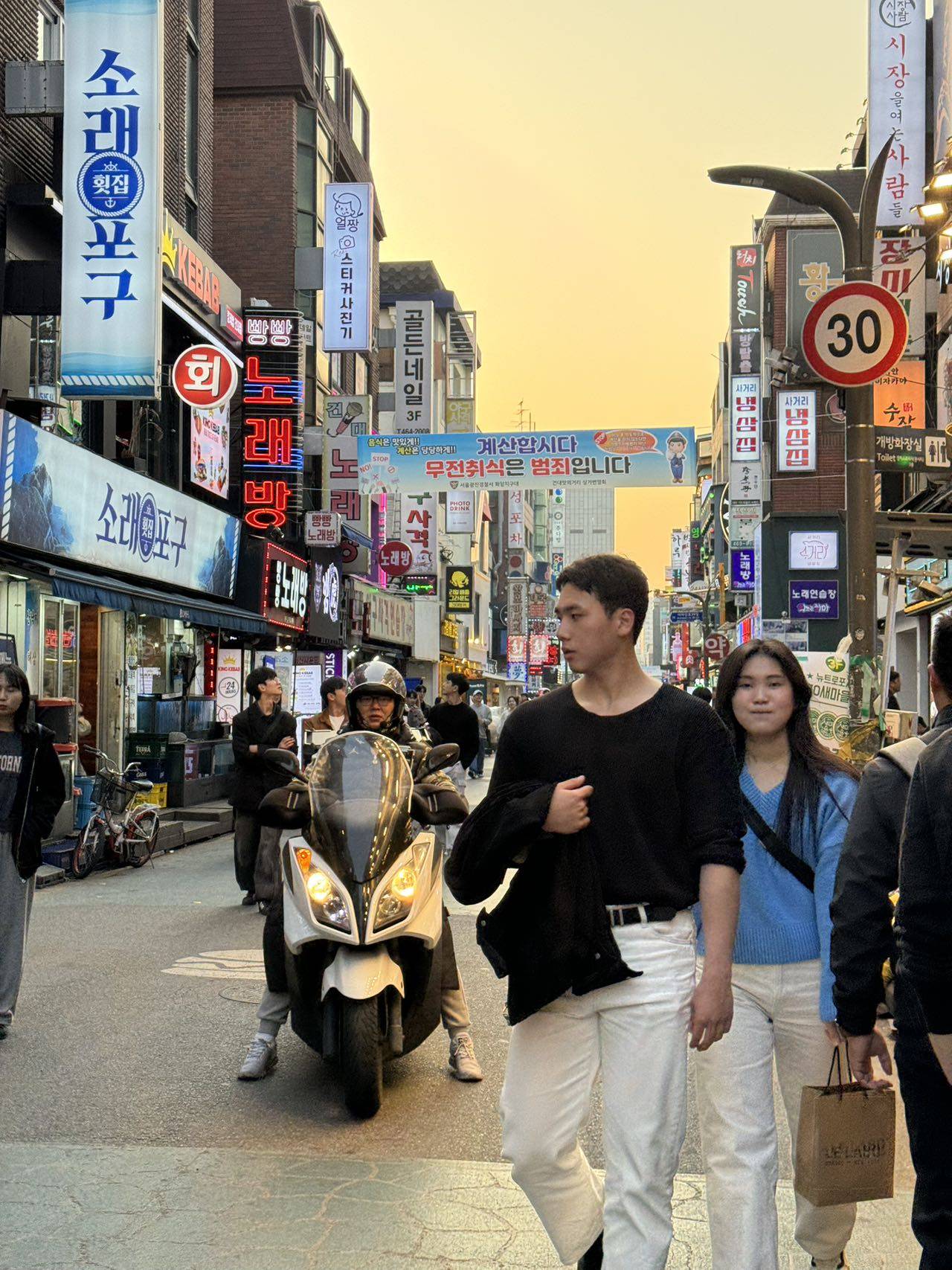   韩国有那么多中国人，不用担心留学的问题。
