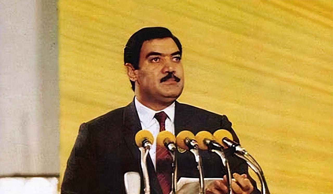 拒绝离开阿富汗的前总统纳吉布拉:死刑前口中塞满钞票,被车拖行