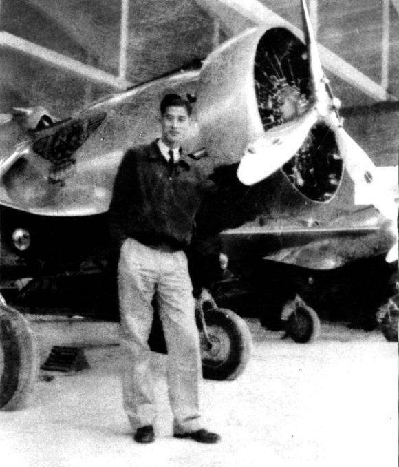 得知南开被毁的消息后,正在南京出差的张伯苓悲痛不已.