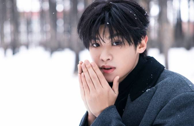 个人资料:黄明昊联系经纪人贺涵(合作):137-2808-8500