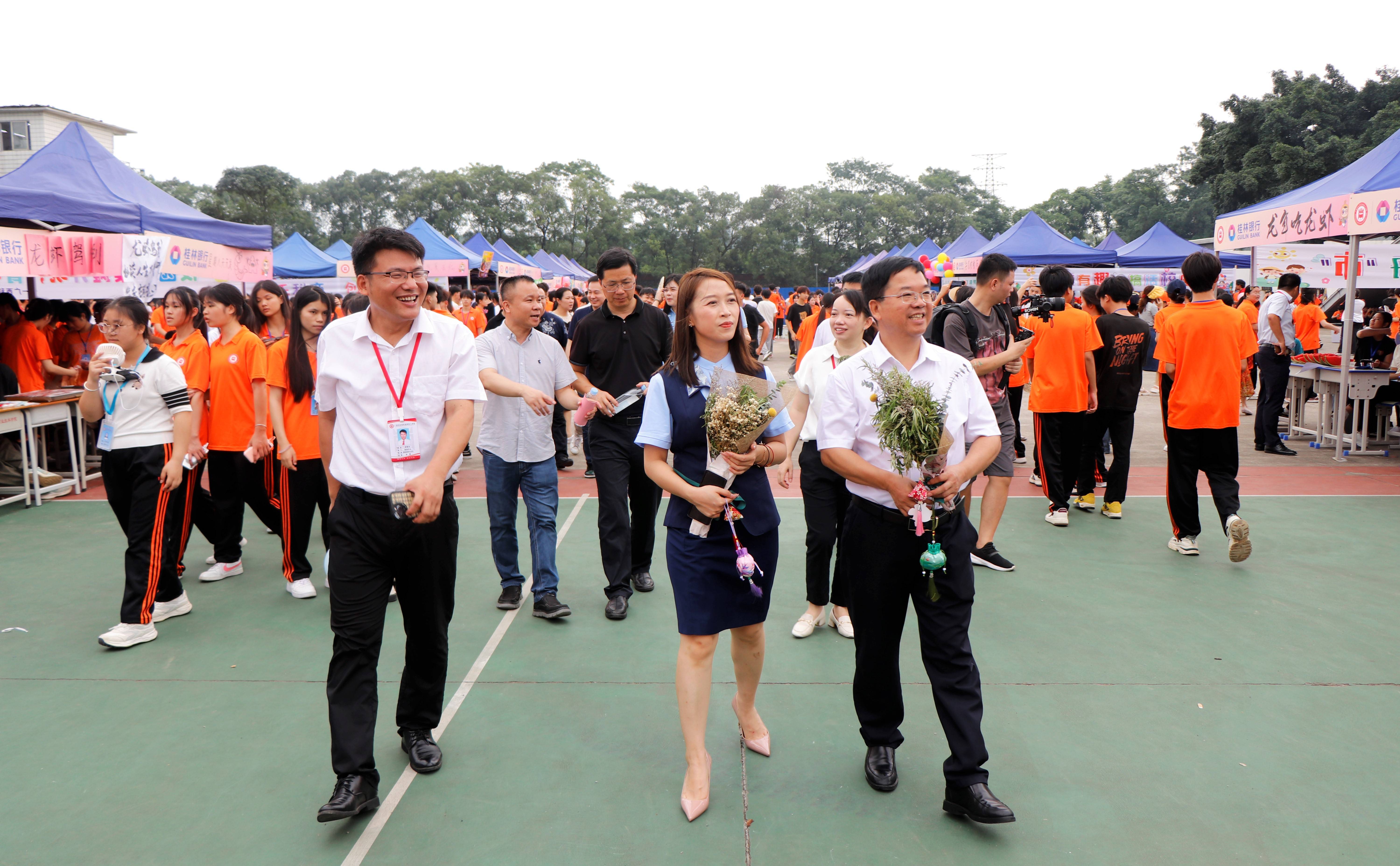 柳州供销大集进校园暨广西科技商贸高级技工学校校园商品交易会成功