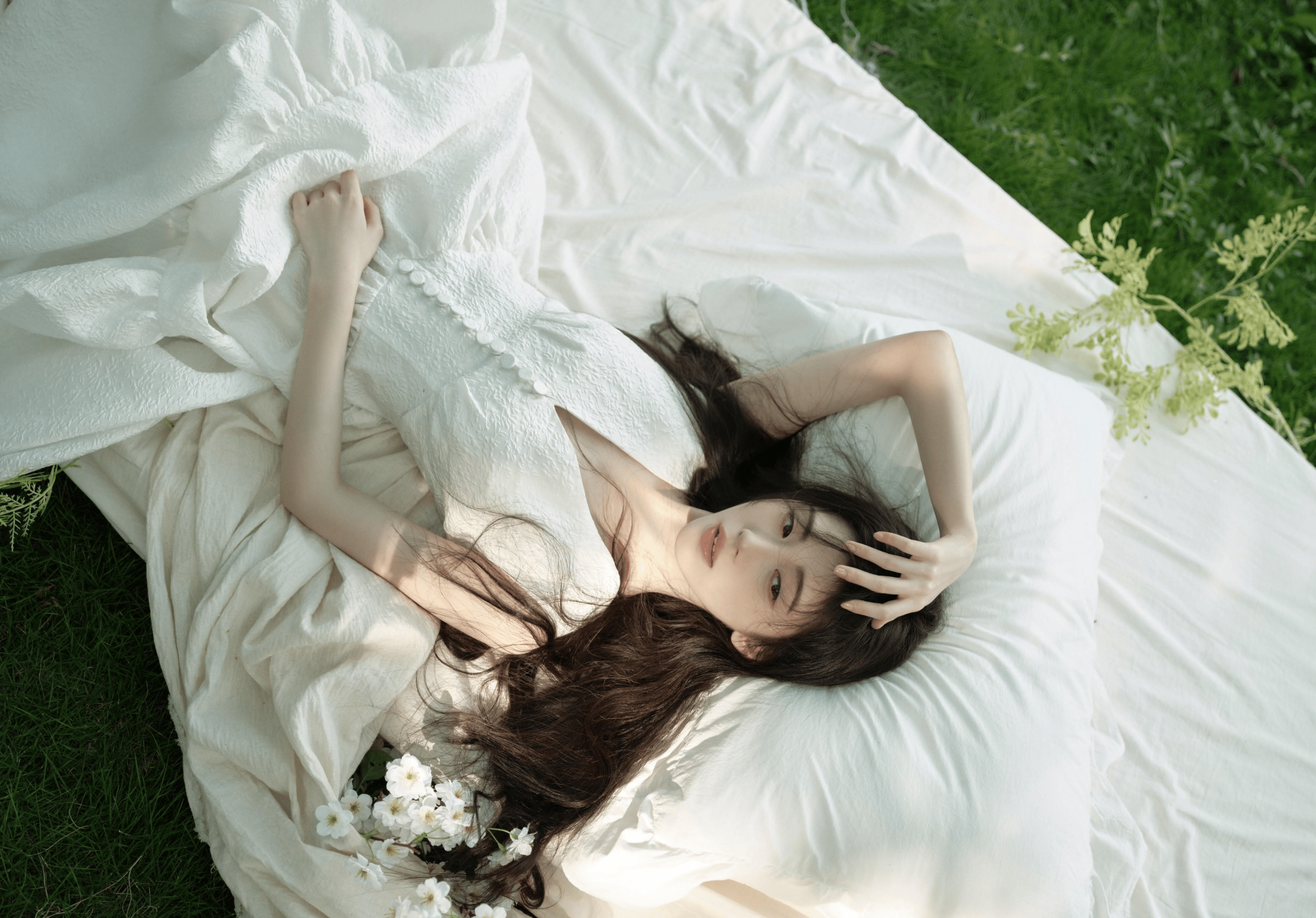 鞠婧祎续约疑云引发热议