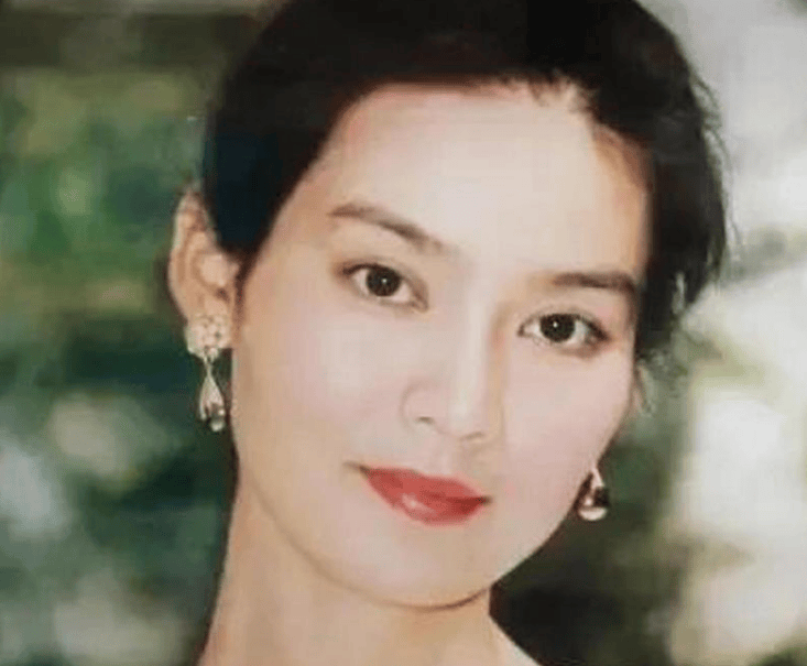 为娶央视主持王小丫,和影后潘虹离婚,今潘虹"反击"堪称教科书