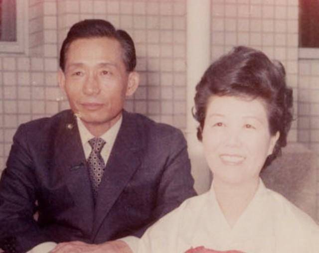 朴正熙妻子46年前遇刺身亡全过程,凶徒连开五枪本想杀朴正熙