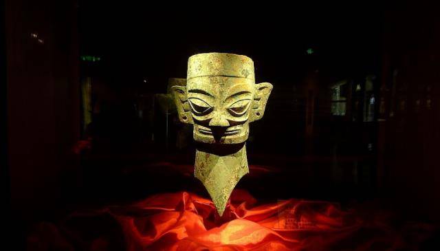 四川三星堆出土一件文物,神似汽车方向盘,专家也无法解释其用途