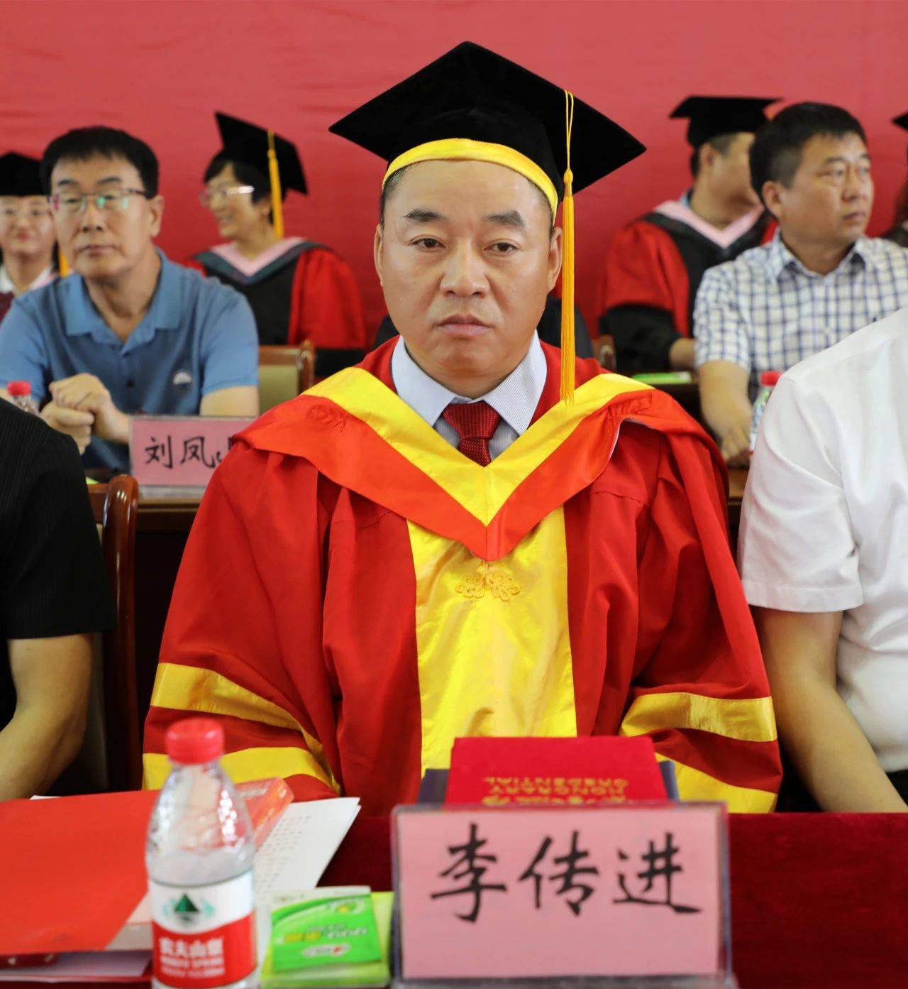 出席毕业典礼的学院党委成员照片集3内蒙古大学满洲里学院附属中学