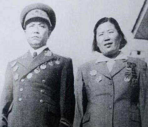 他红军时就是军政委,征战13年反成师政委,授衔时罗荣桓很为难