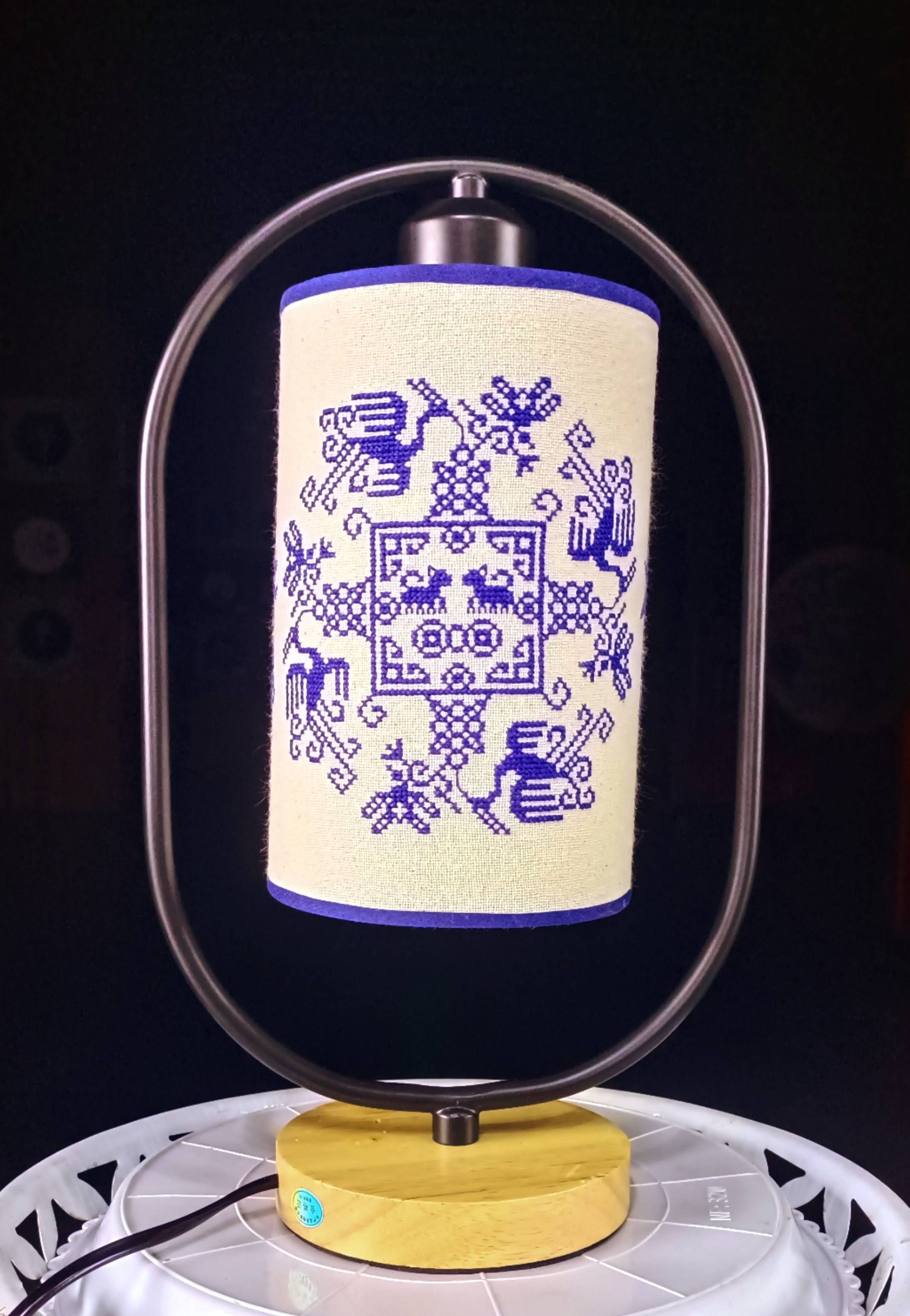 皖江中等专业学校这个优秀平台上让国家非遗望江挑花发扬光大很是自豪