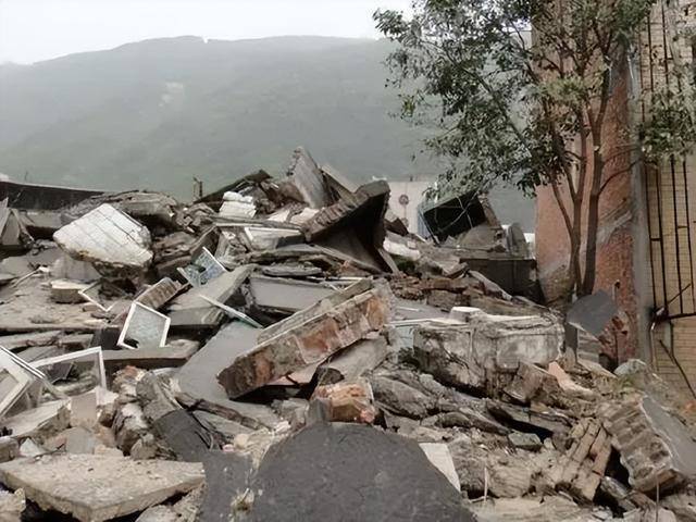 2008年汶川地震,国家如何处置8万同胞的银行存款和贷款?