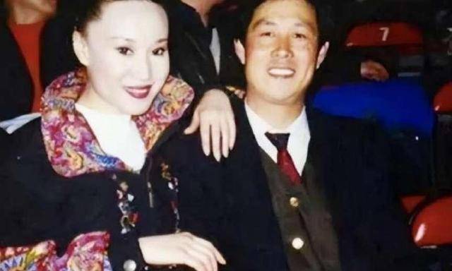 郭明杰同意了,1994年,马华在北京开了一家"马华健身俱乐部",郭明杰在
