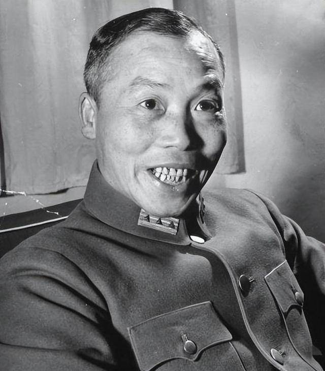 蒋介石自然无法容忍李宗仁的做大,但随着淮海战役的结束,蒋介石的精锐