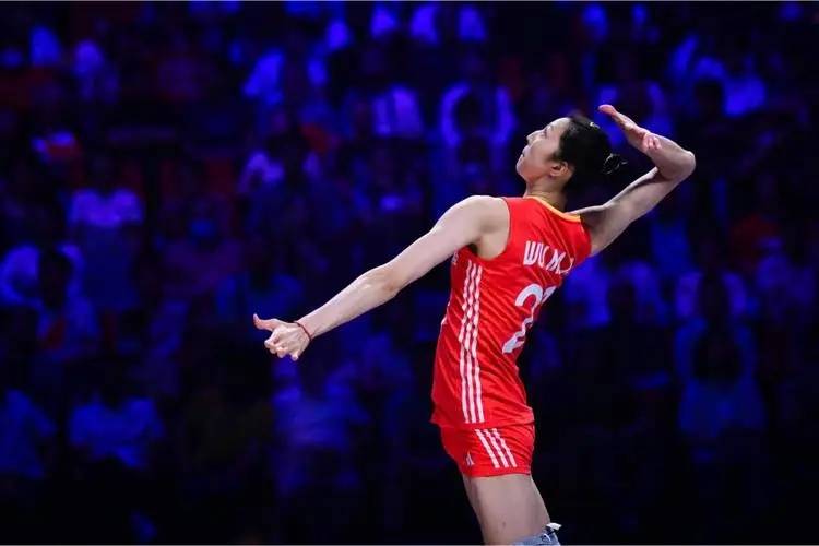 女排3套阵容打好奥运小组赛,吴梦洁成关键棋子,张常宁压轴出场_朱婷_