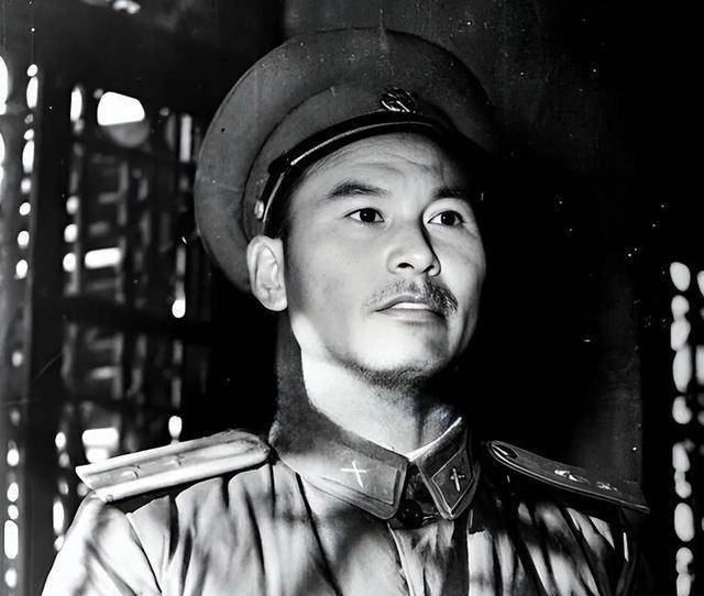 一开国中校偷渡台湾省,获赠美女和黄金,没到一年就被蒋介石枪毙_张清