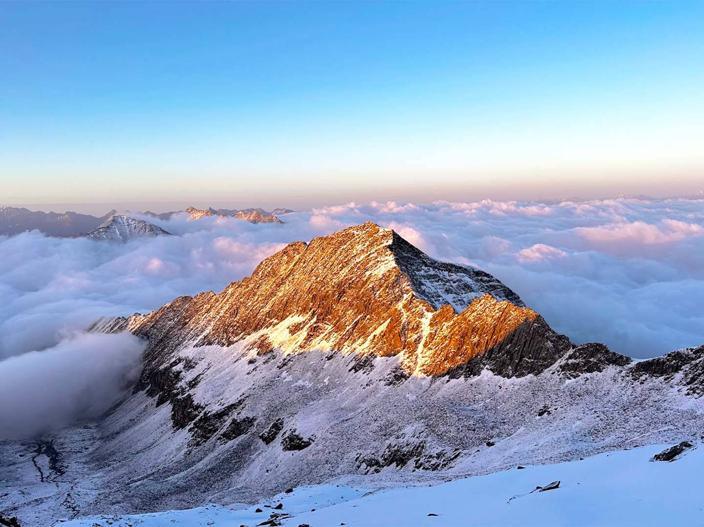 四川雪山景点有哪些图片