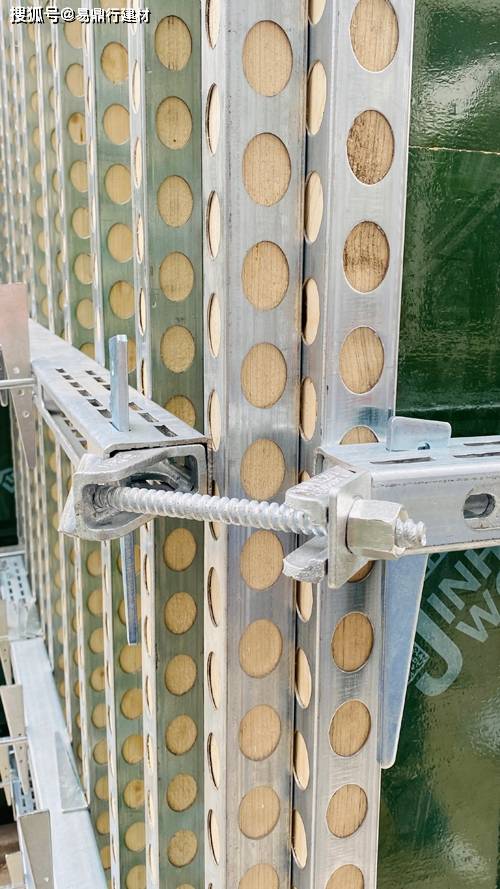 阳角加固,请选用易鼎行开合式阳角连接件