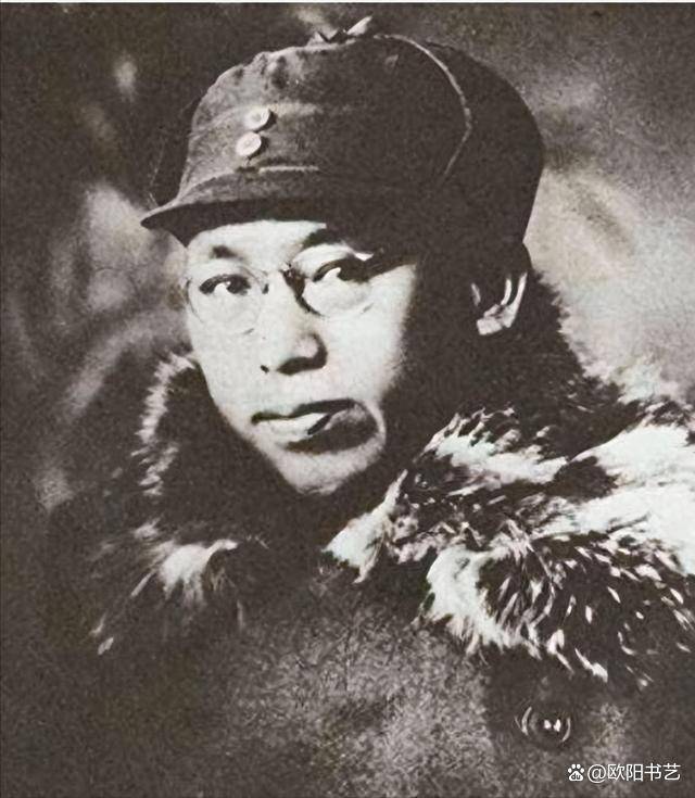 29年他携带厚礼投奔红军,16年征战仅升半职,为其授勋罗荣恒犯难