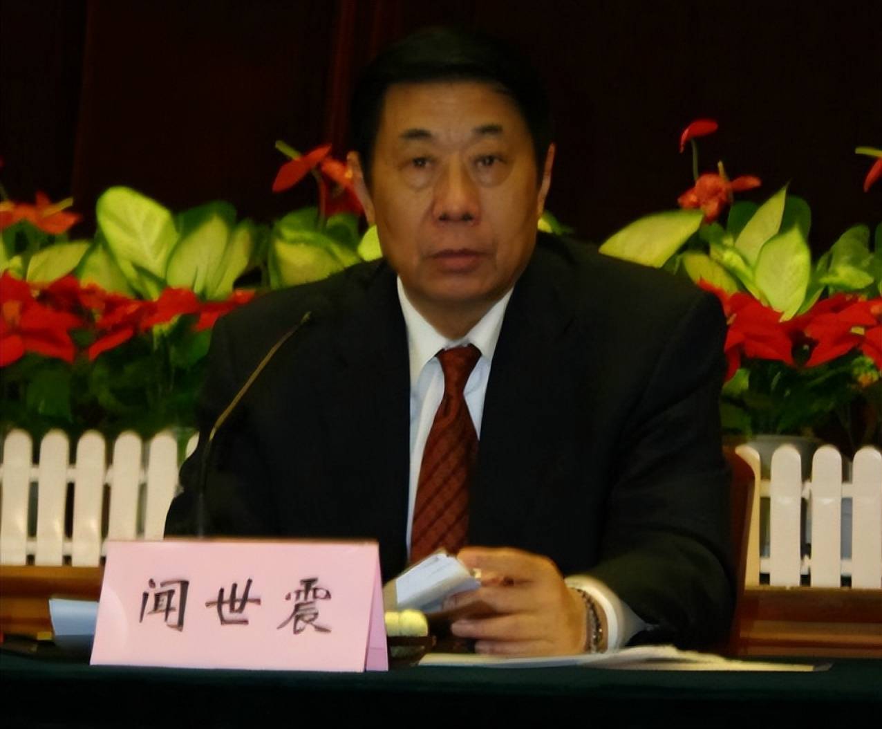 他坚决反对"两个凡是",43岁得到越级提拔,57岁出任辽宁省委书记