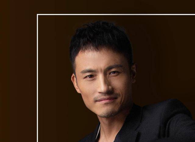回顾耿乐:与孔琳同居和柯蓝恋爱,如今娶圈外人,他才是人间清醒