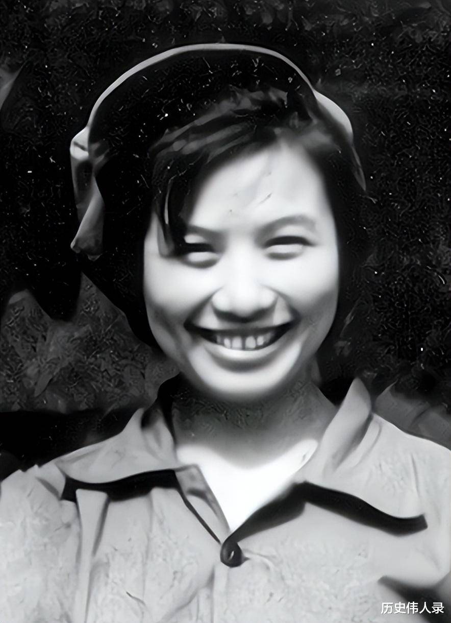 特型演员石维坚演出后,孙中山孙女和他合影,孙维世:不要走捷径