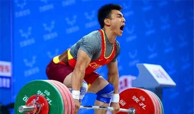 举重天才廖辉:4次打破世界纪录,奥运会前无故被换,愤怒退役