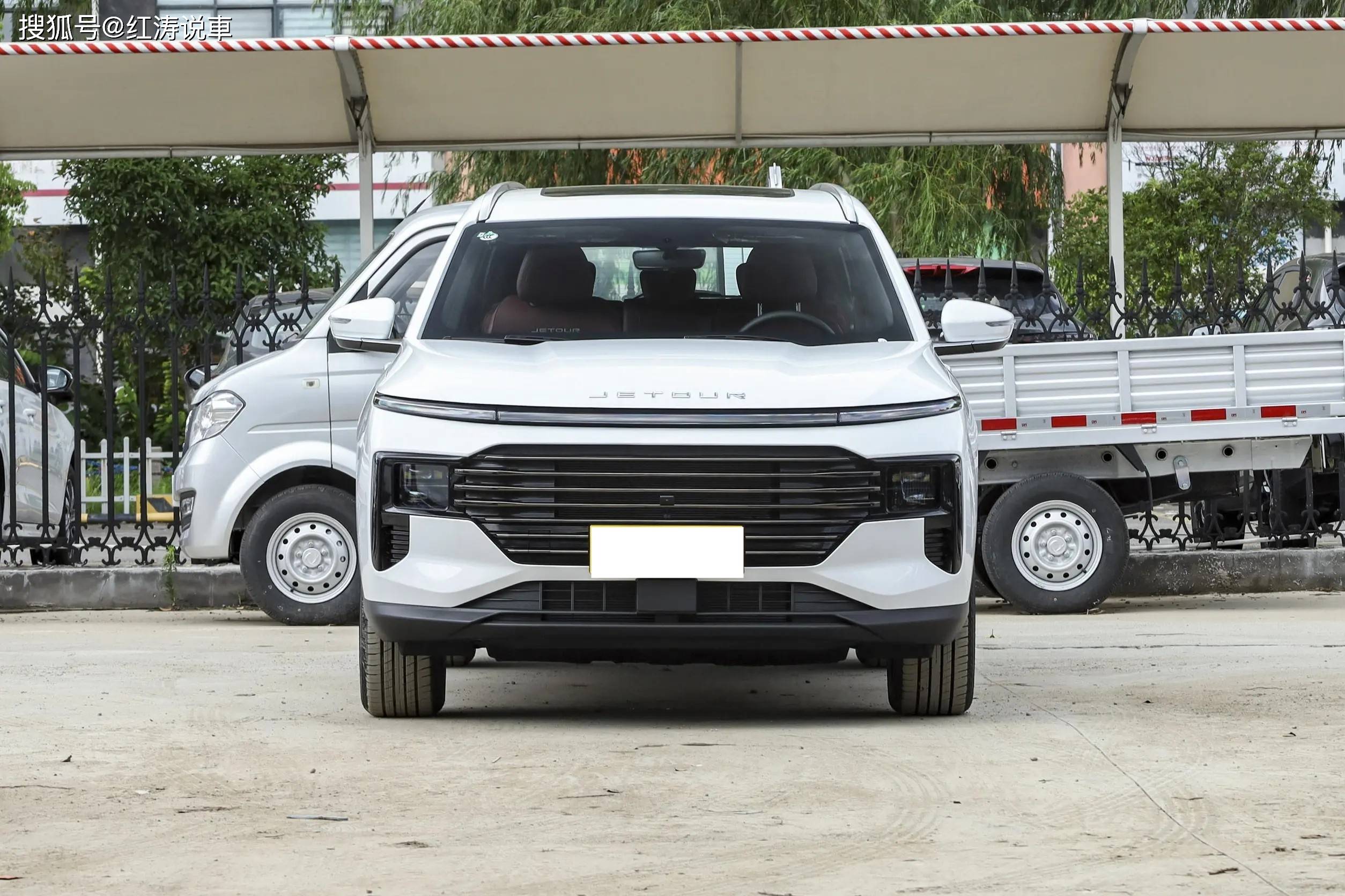 全新捷途x70 plus售价11.19万元起,前脸变化大,5座和7座布局