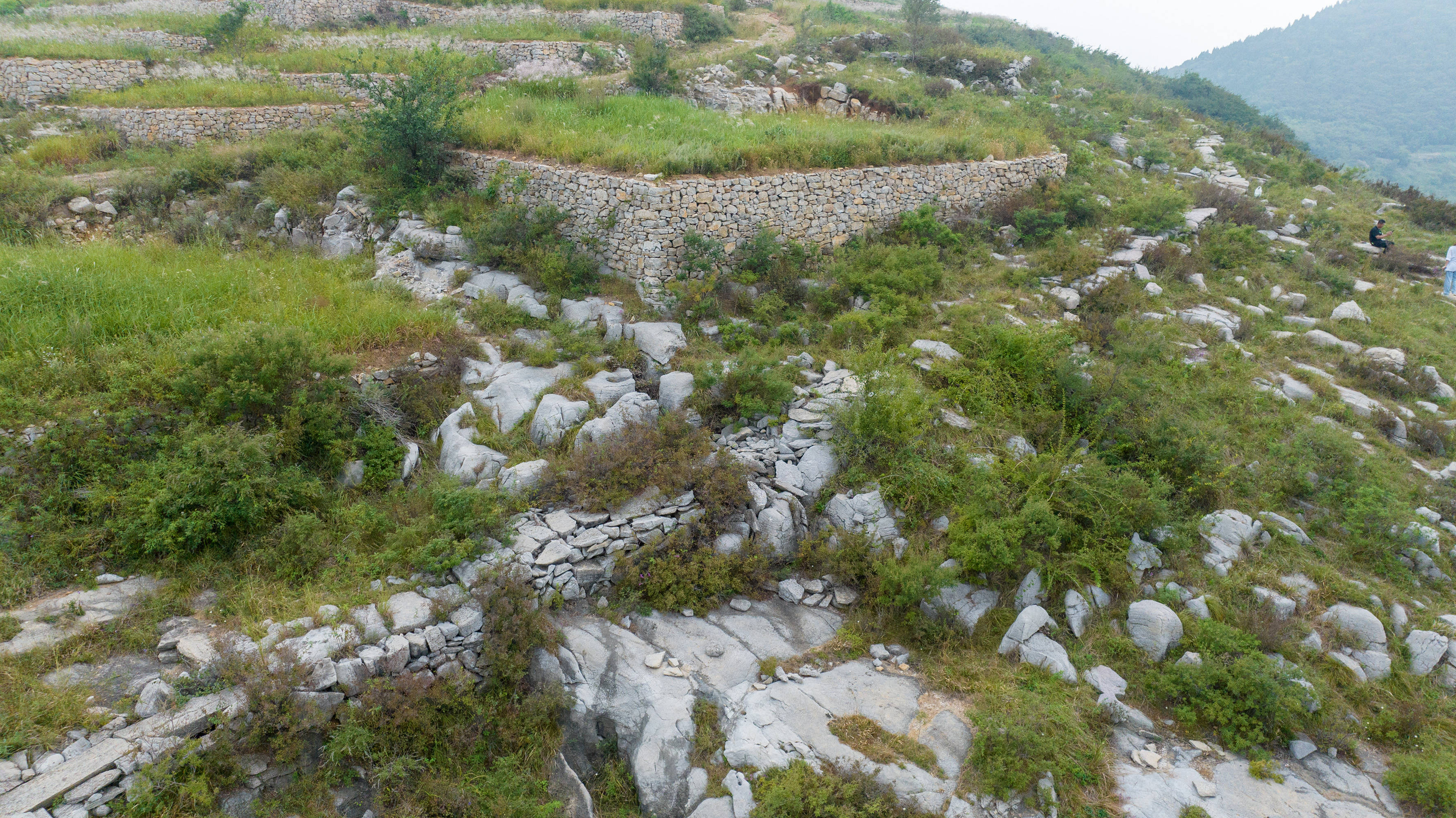也可通往拔槊泉,来的方向为章丘曹范街道的太平村或张家村