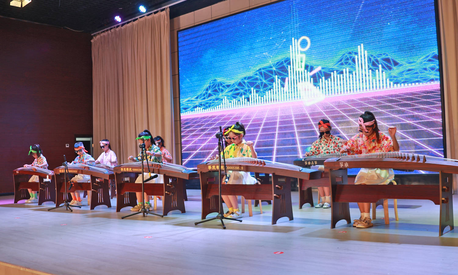 大荔"筝承琴苑"百名少儿演奏古筝传承国粹