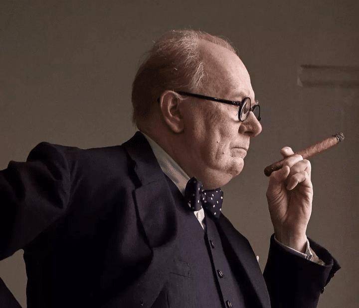 二战中领导英国取得胜利的丘吉尔,为何在二战结束后便下台了?