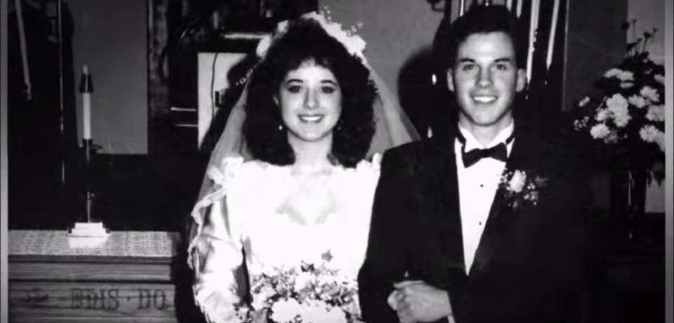 1994年,2个儿子正在车内熟睡,美国妈妈亲手将这辆车推进了湖中_苏珊·