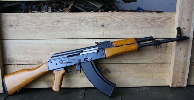 国产81枪族:像ak却不是ak,我国第一个自主产权的枪族_经典_式突击步枪