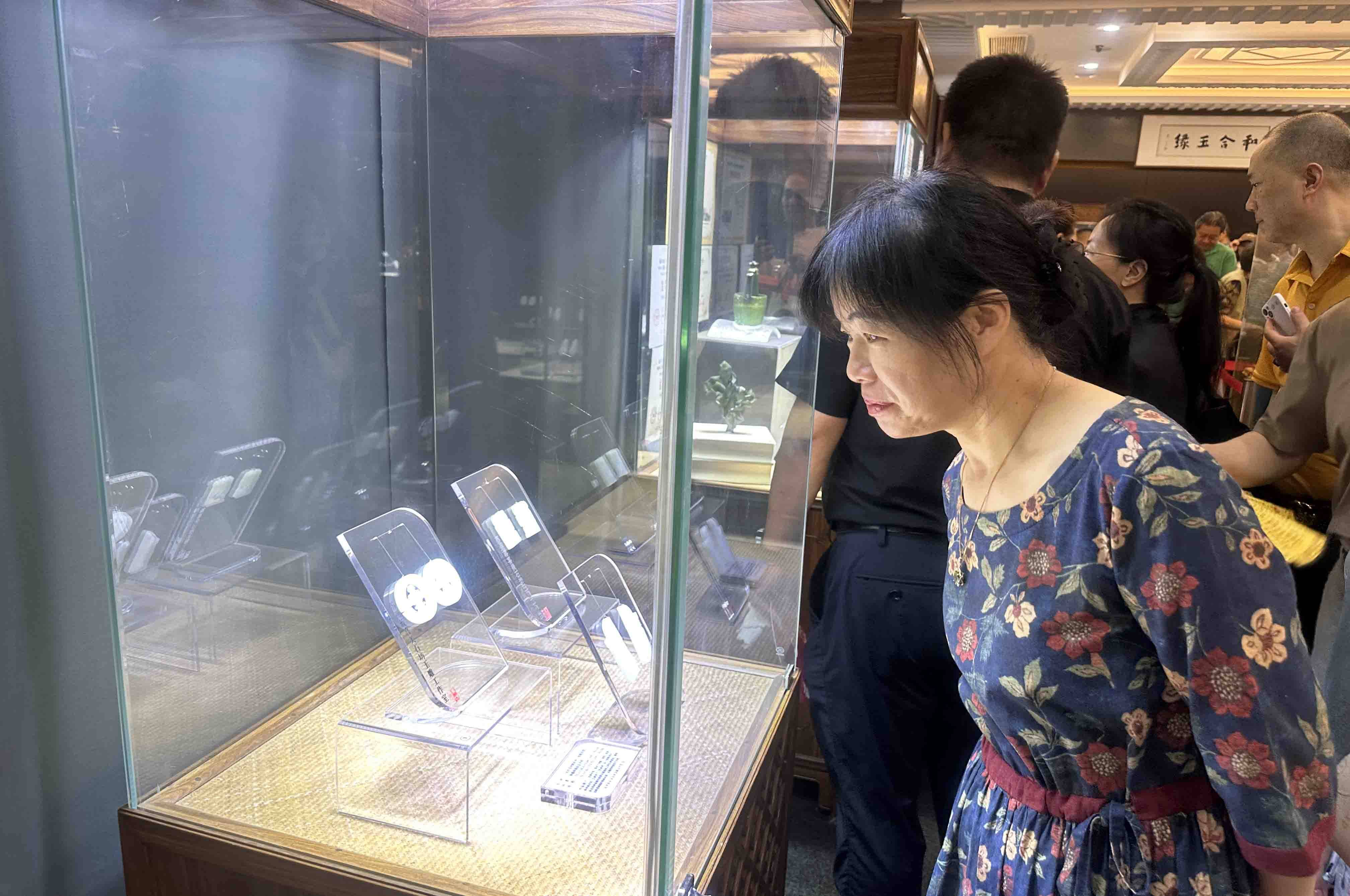 龙凤玉对牌作品展暨21件太湖流域史前石器捐赠仪式_苏州市_文化_玉雕